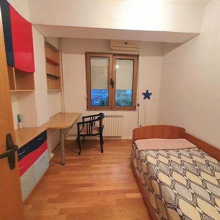 3 Bedroom Home With Parking Garage In The Heart Of 斯科普里 外观 照片