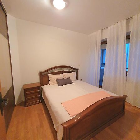 3 Bedroom Home With Parking Garage In The Heart Of 斯科普里 外观 照片
