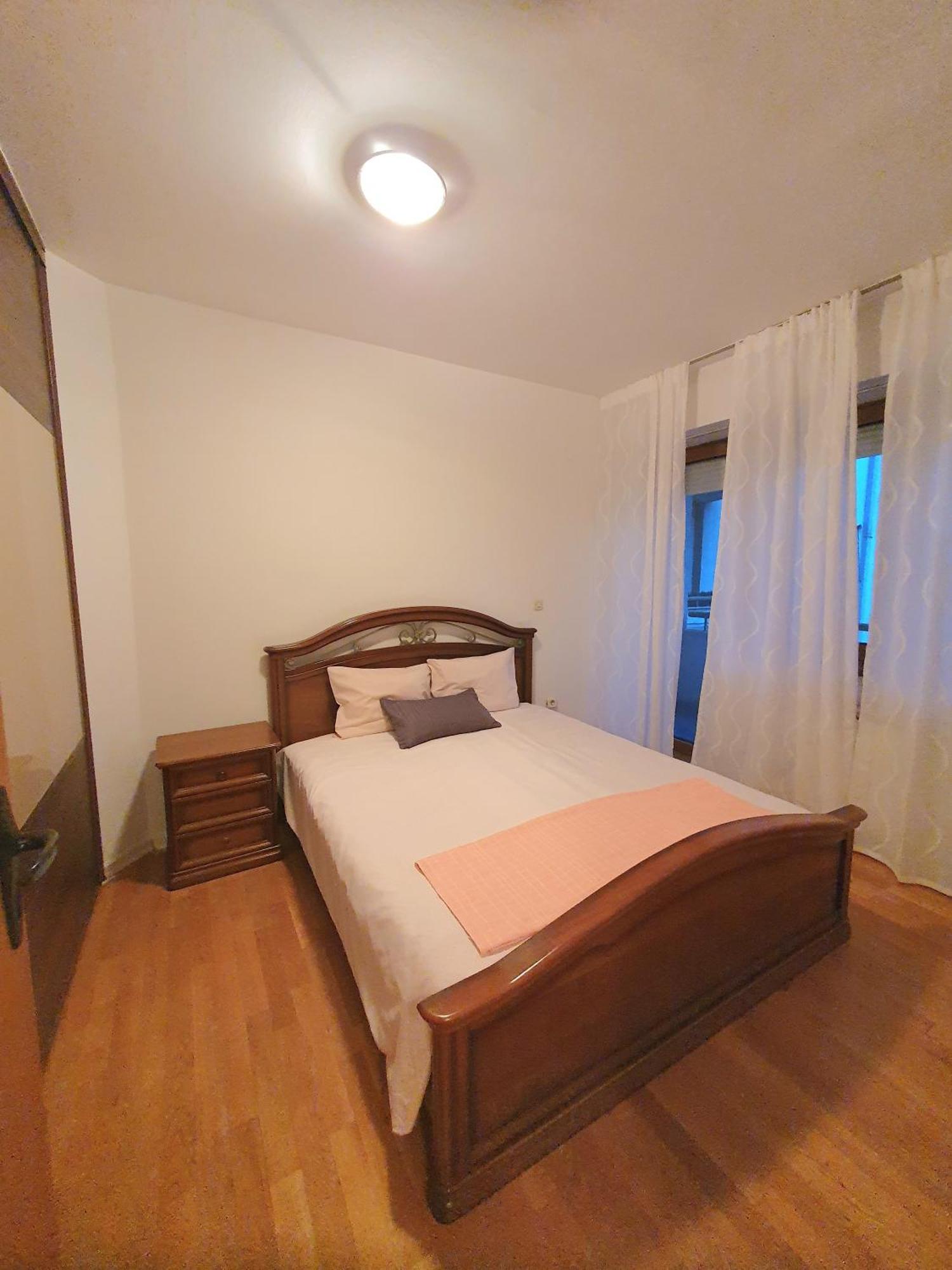 3 Bedroom Home With Parking Garage In The Heart Of 斯科普里 外观 照片