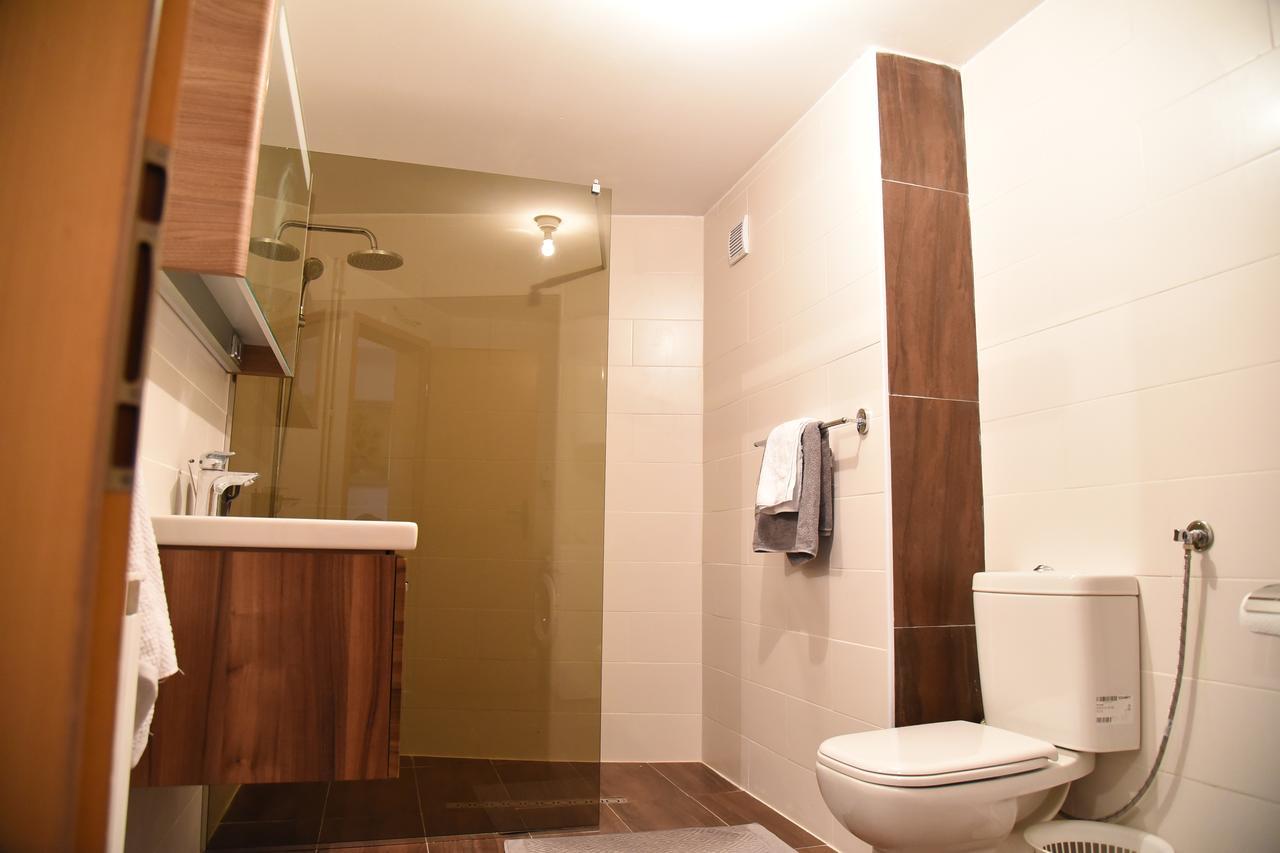 3 Bedroom Home With Parking Garage In The Heart Of 斯科普里 外观 照片
