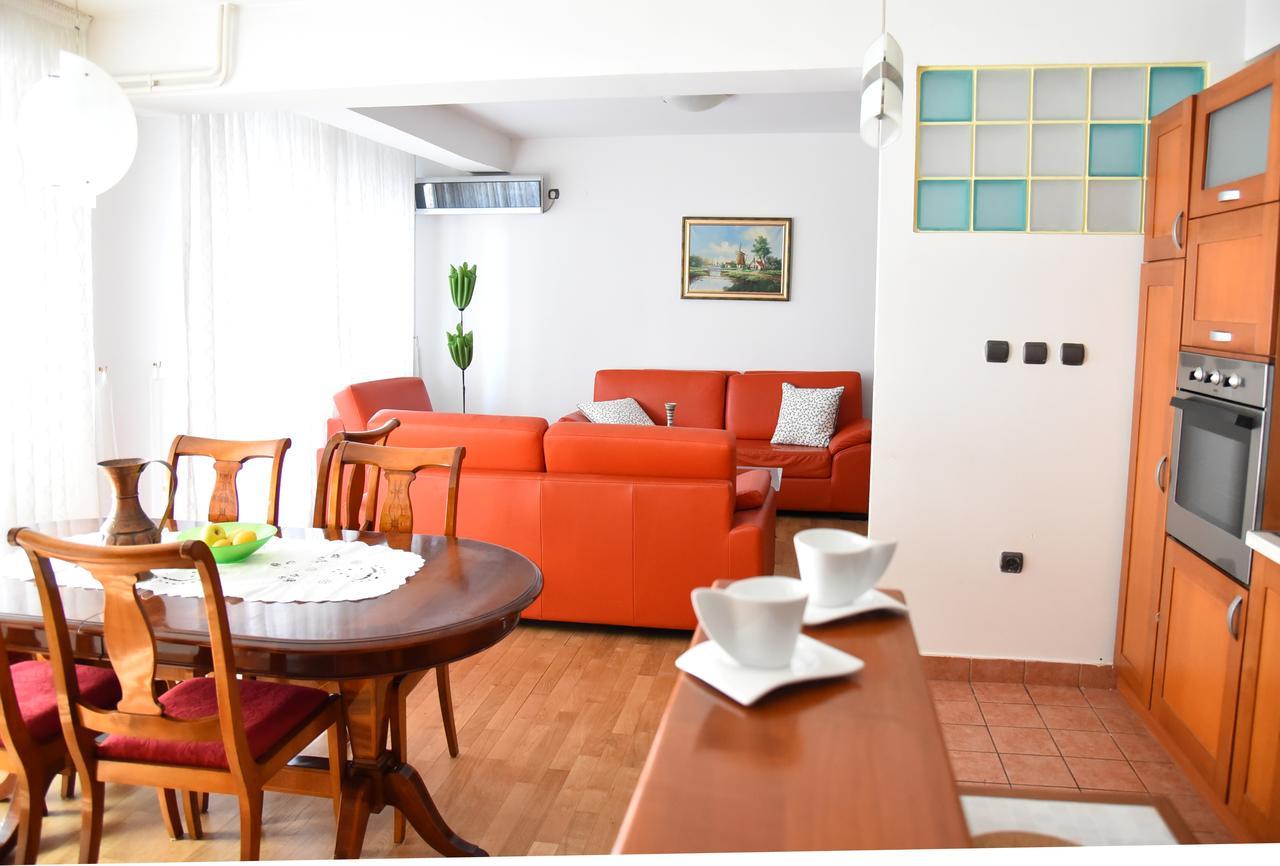 3 Bedroom Home With Parking Garage In The Heart Of 斯科普里 外观 照片