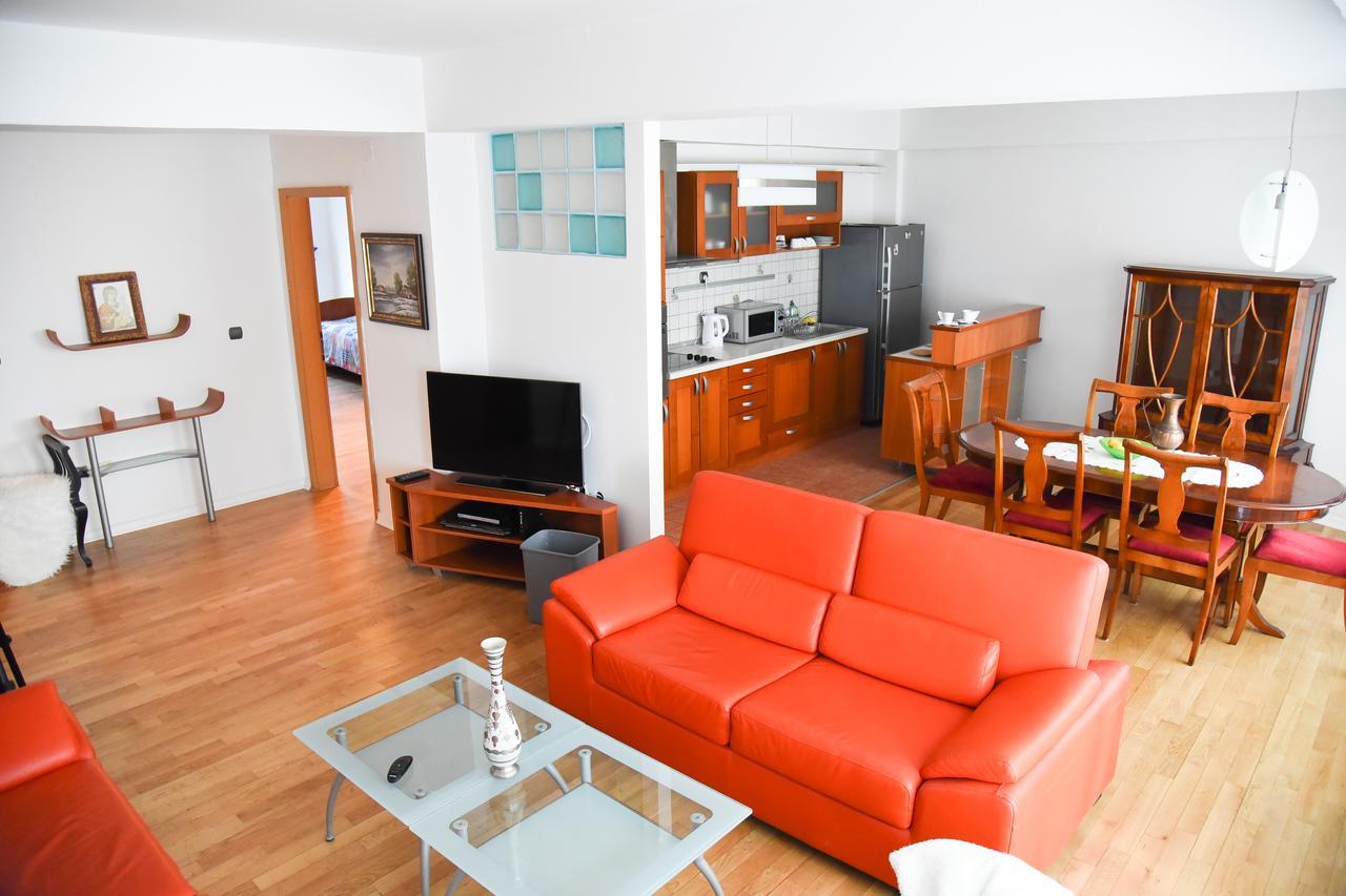 3 Bedroom Home With Parking Garage In The Heart Of 斯科普里 外观 照片