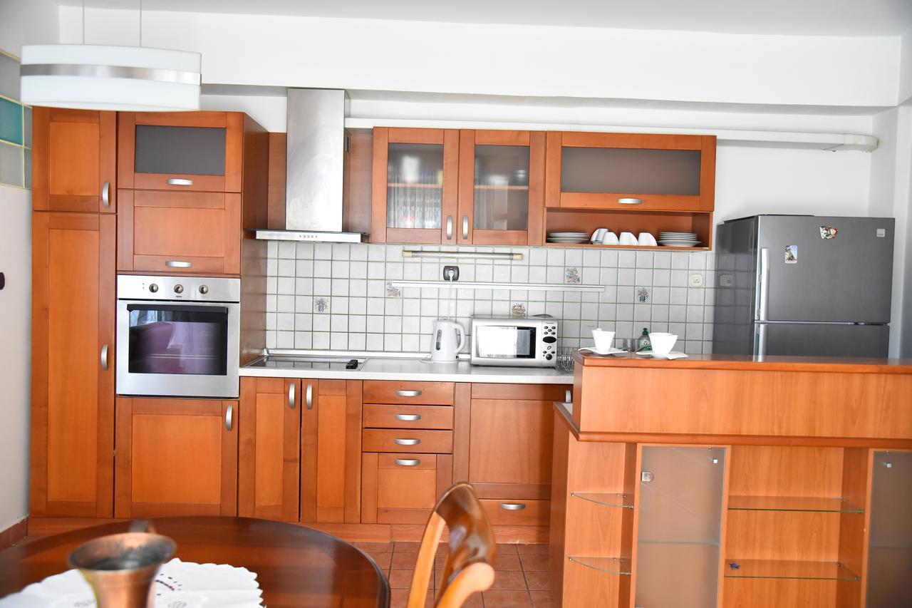 3 Bedroom Home With Parking Garage In The Heart Of 斯科普里 外观 照片